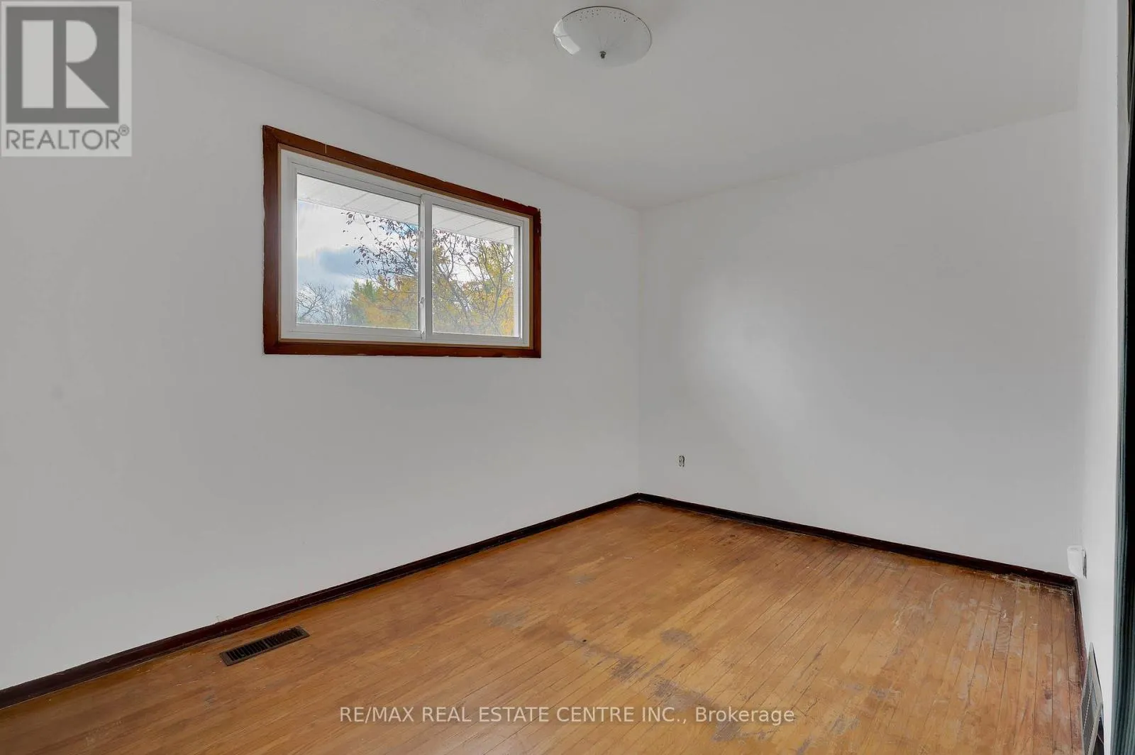 18 KINGSTON CRESCENT