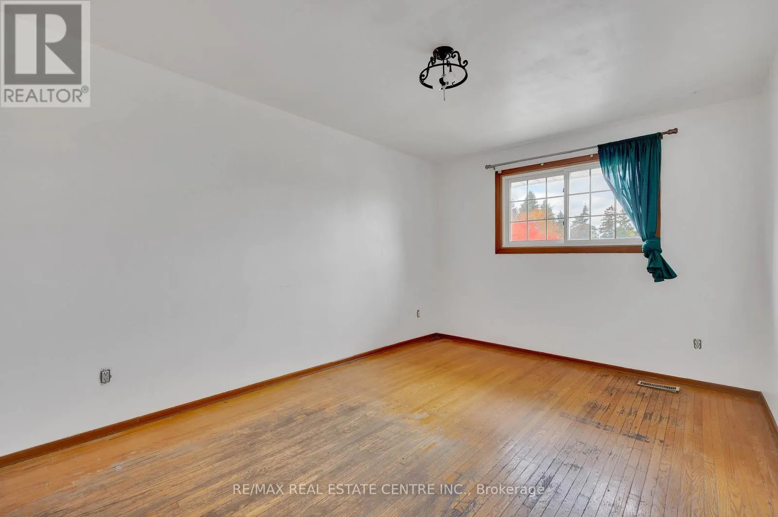 18 KINGSTON CRESCENT