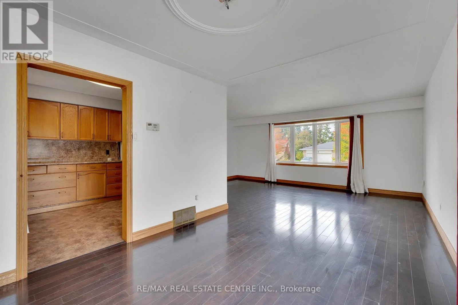 18 KINGSTON CRESCENT