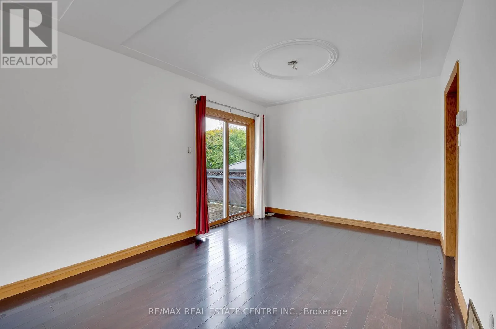 18 KINGSTON CRESCENT