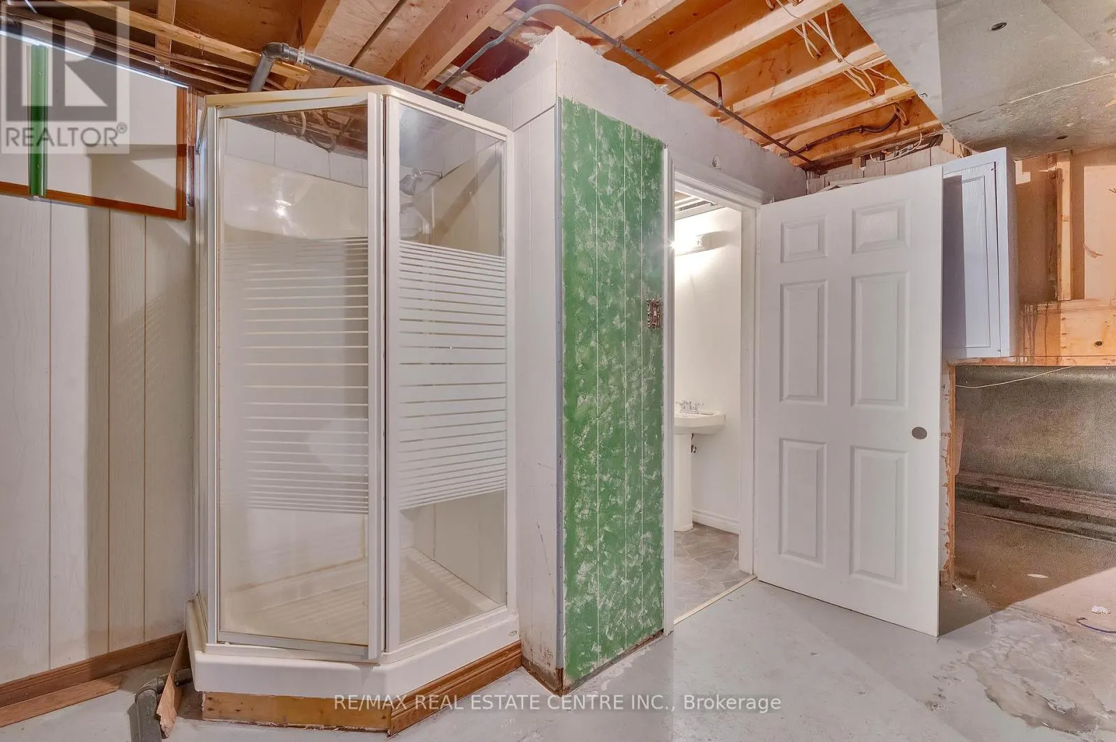 18 KINGSTON CRESCENT