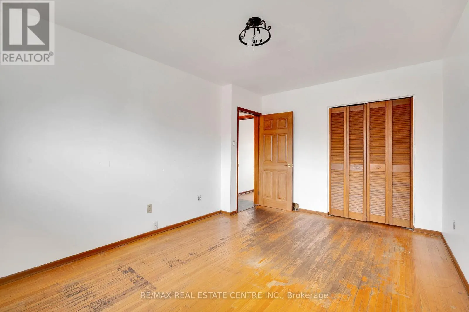 18 KINGSTON CRESCENT