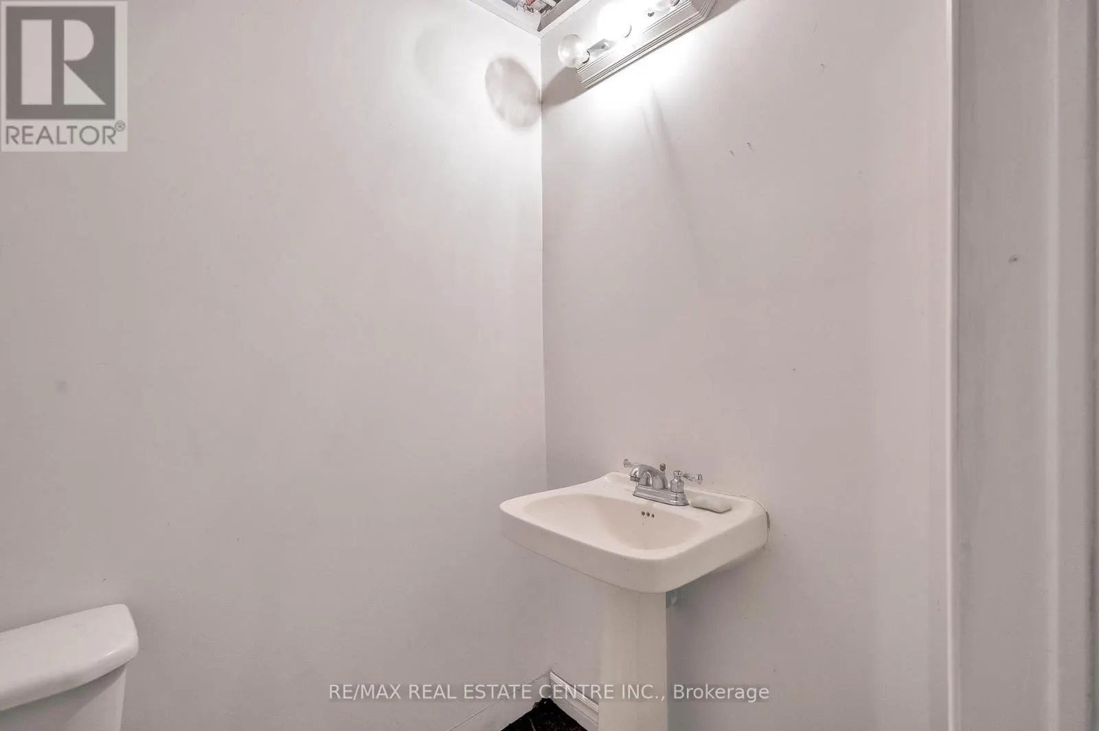 18 KINGSTON CRESCENT