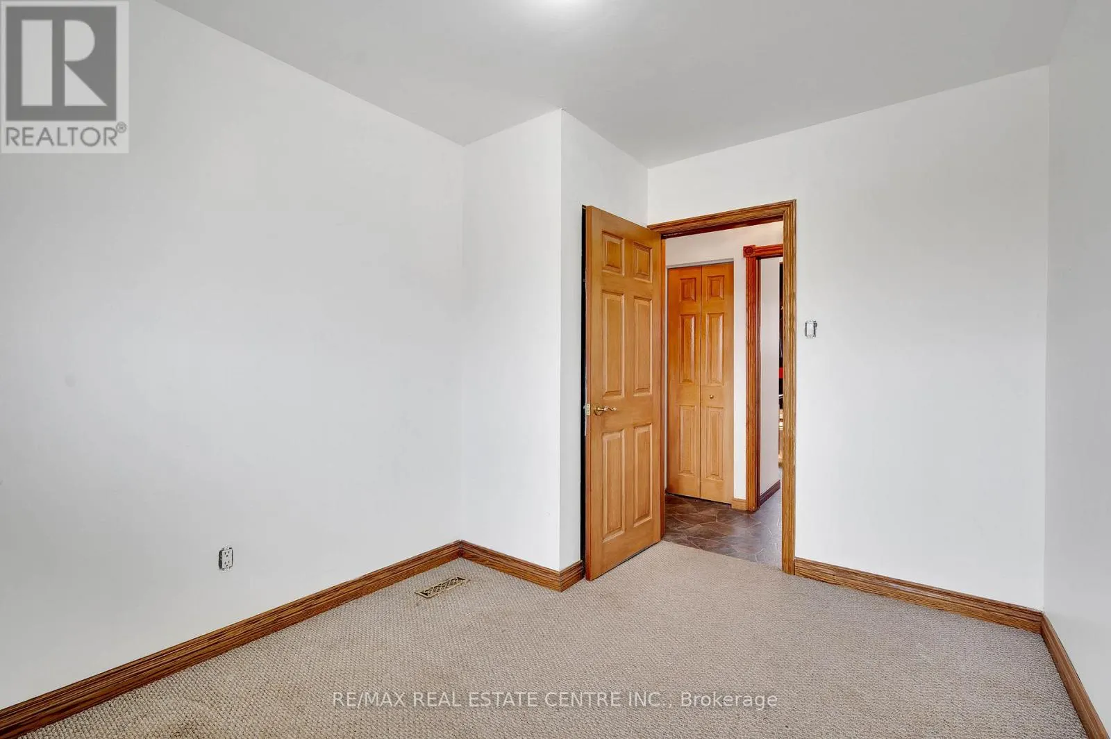 18 KINGSTON CRESCENT