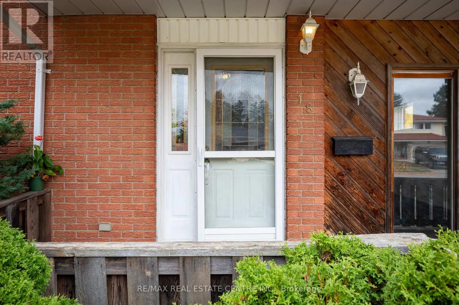 18 KINGSTON CRESCENT