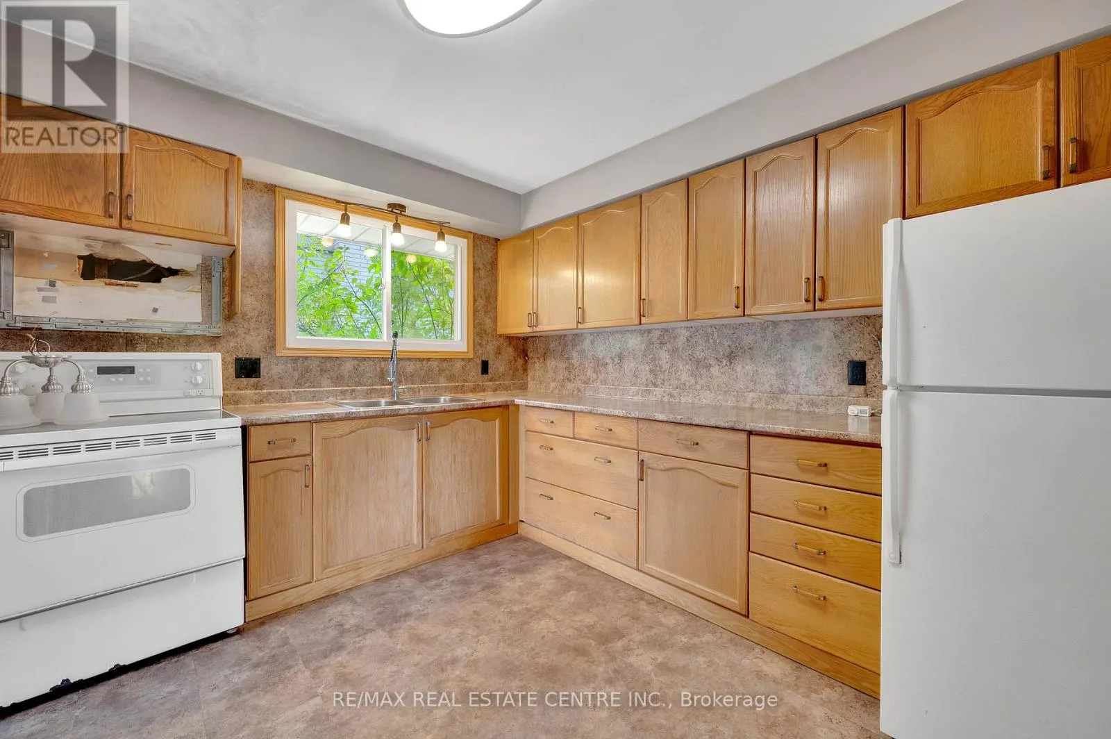 18 KINGSTON CRESCENT