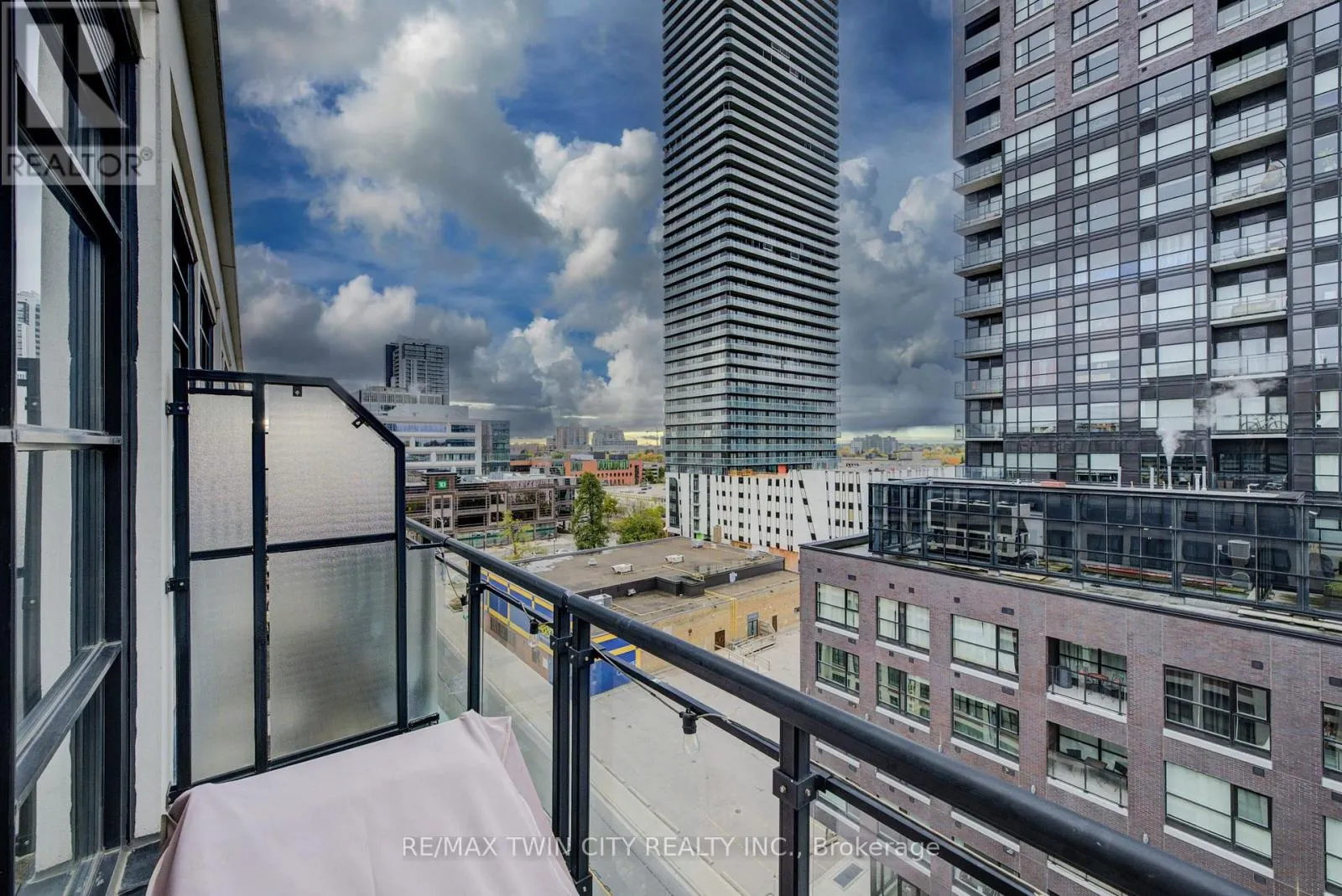 608 - 410 KING STREET W