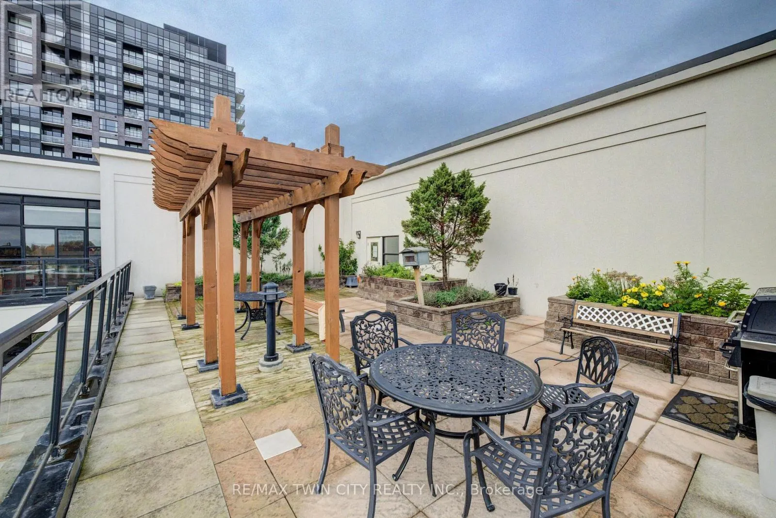 608 - 410 KING STREET W