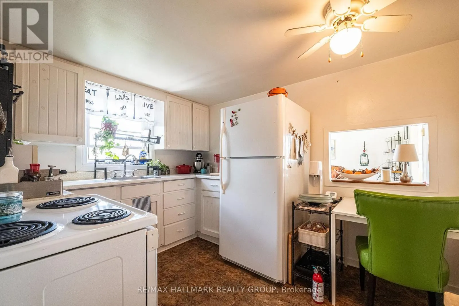 6763 RIDEAU VALLEY DRIVE S