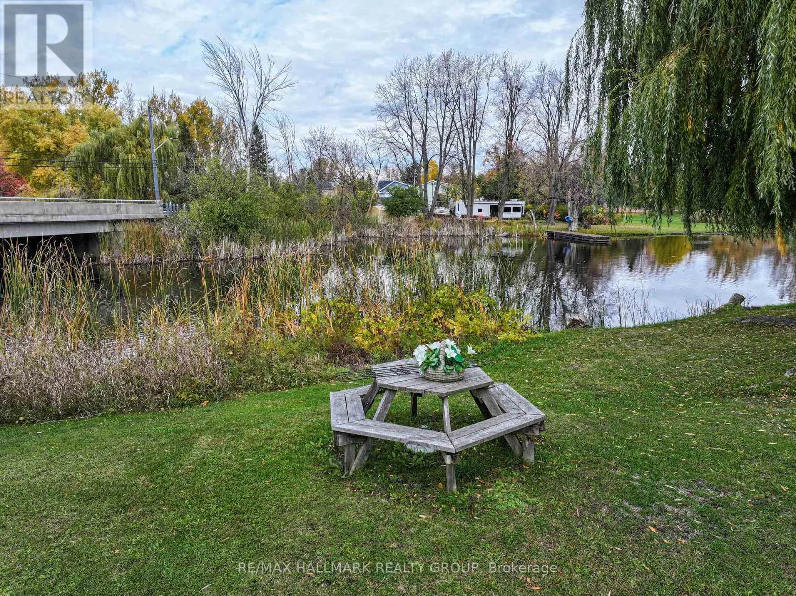 6763 RIDEAU VALLEY DRIVE S