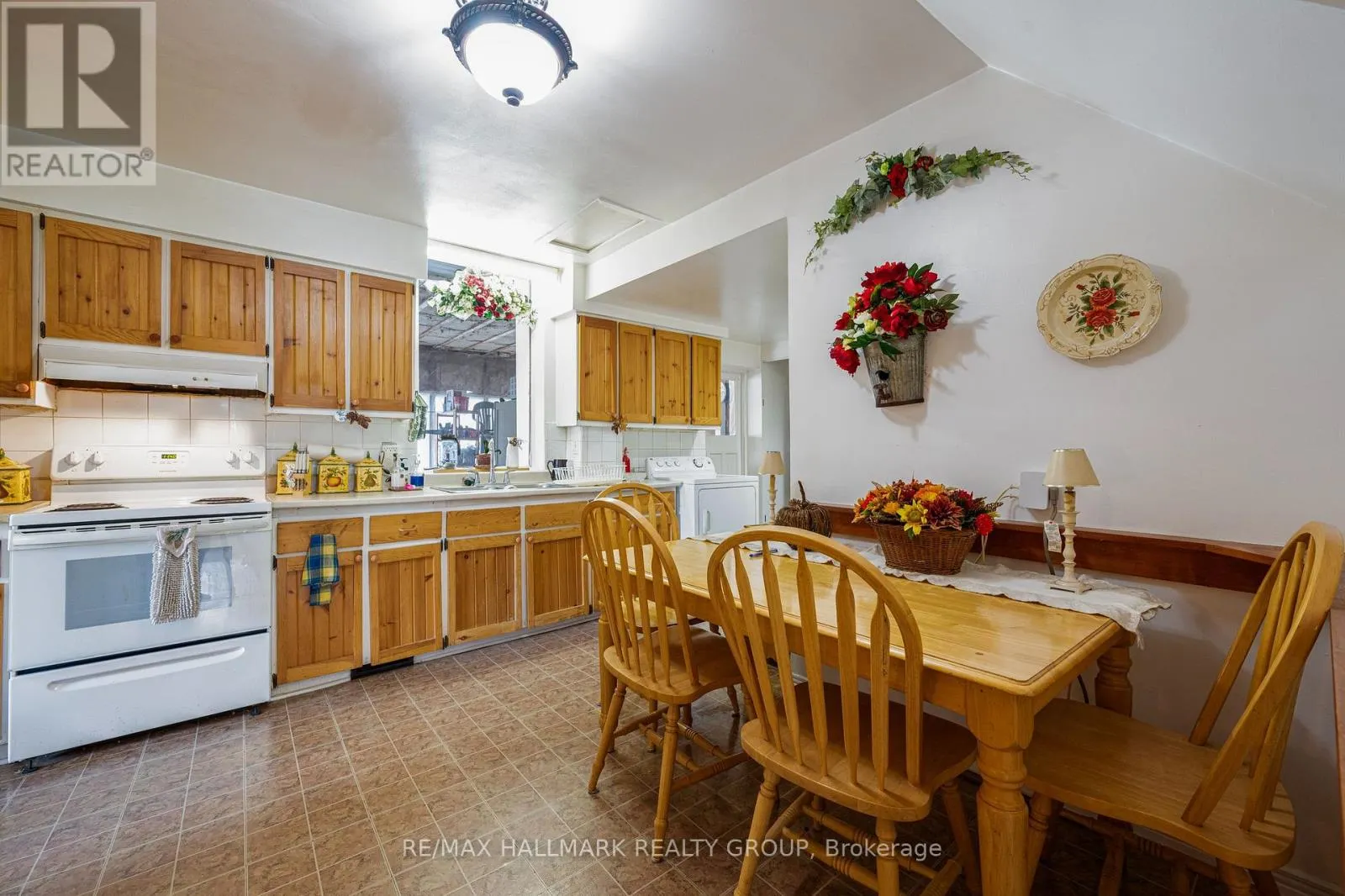 6763 RIDEAU VALLEY DRIVE S