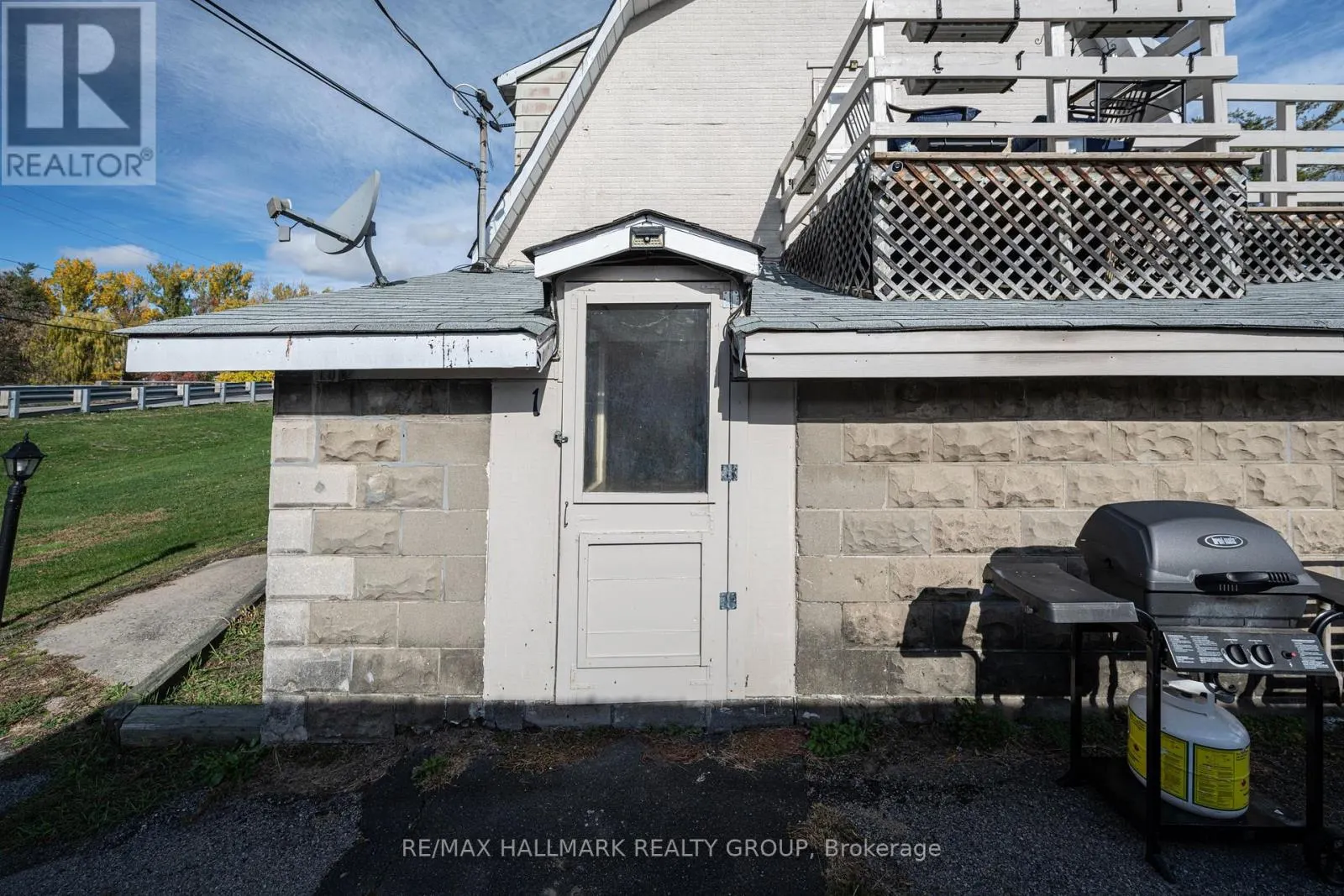 6763 RIDEAU VALLEY DRIVE S