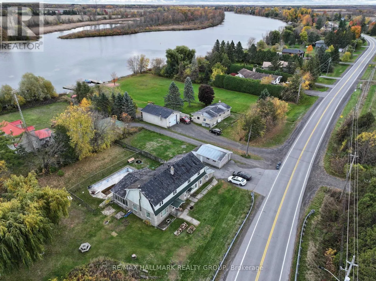 6763 RIDEAU VALLEY DRIVE S