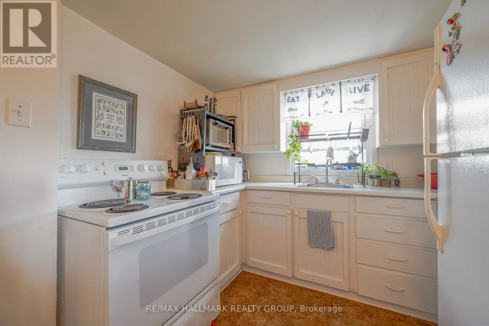 6763 RIDEAU VALLEY DRIVE S