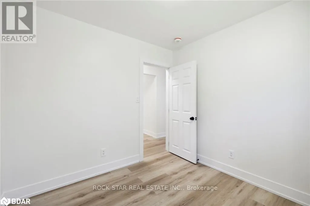 UPPER - 87 LEASIDE DRIVE