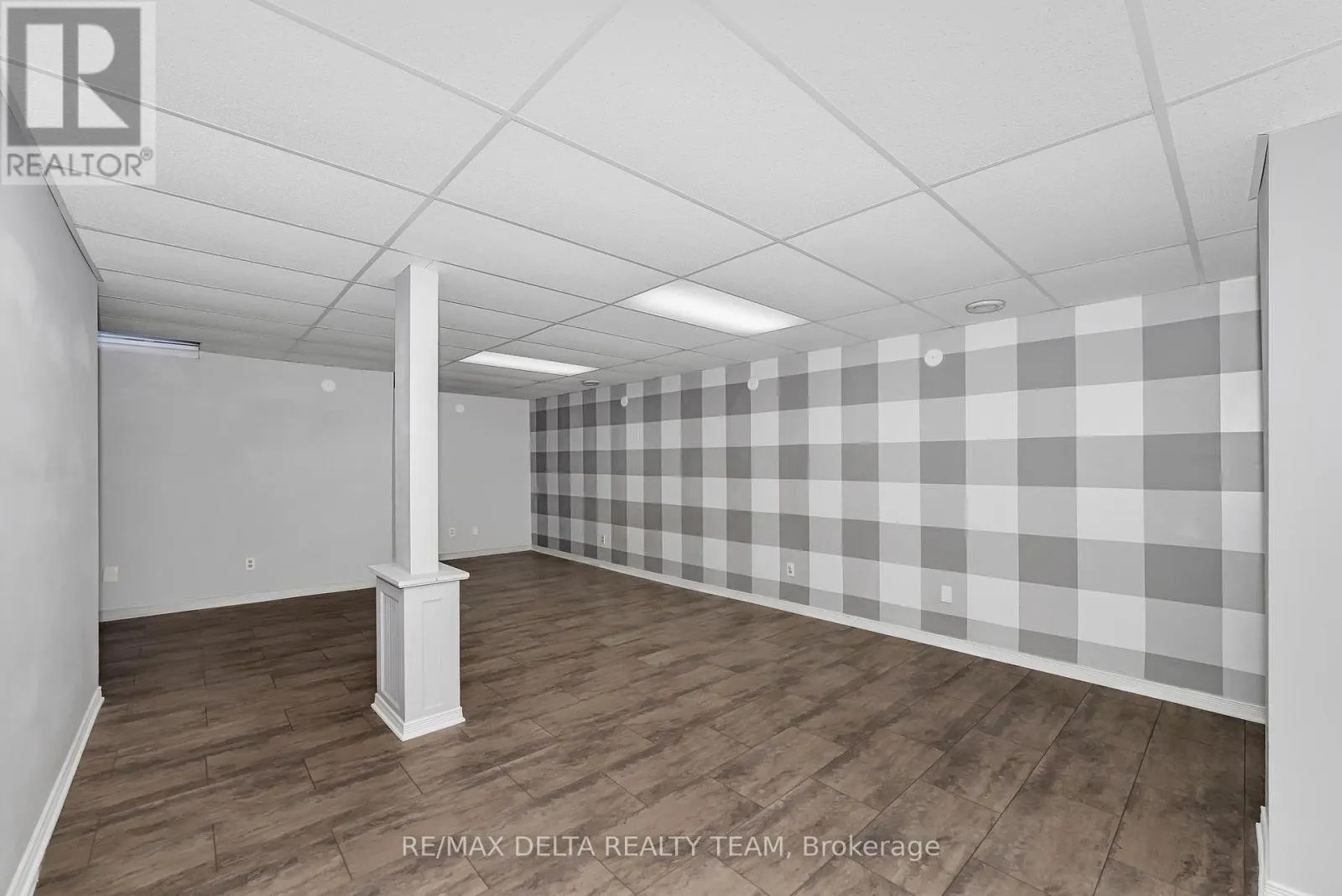 1423 CARAVEL CRESCENT