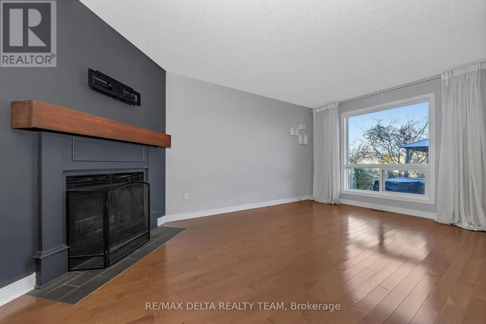 1423 CARAVEL CRESCENT