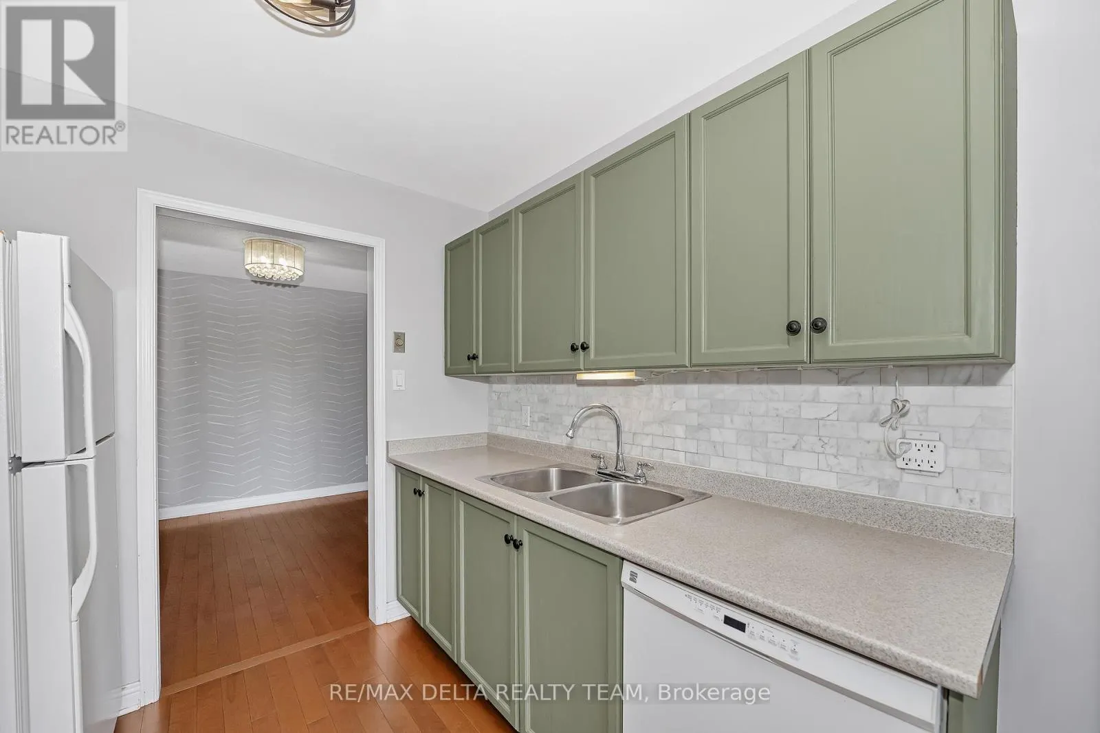 1423 CARAVEL CRESCENT