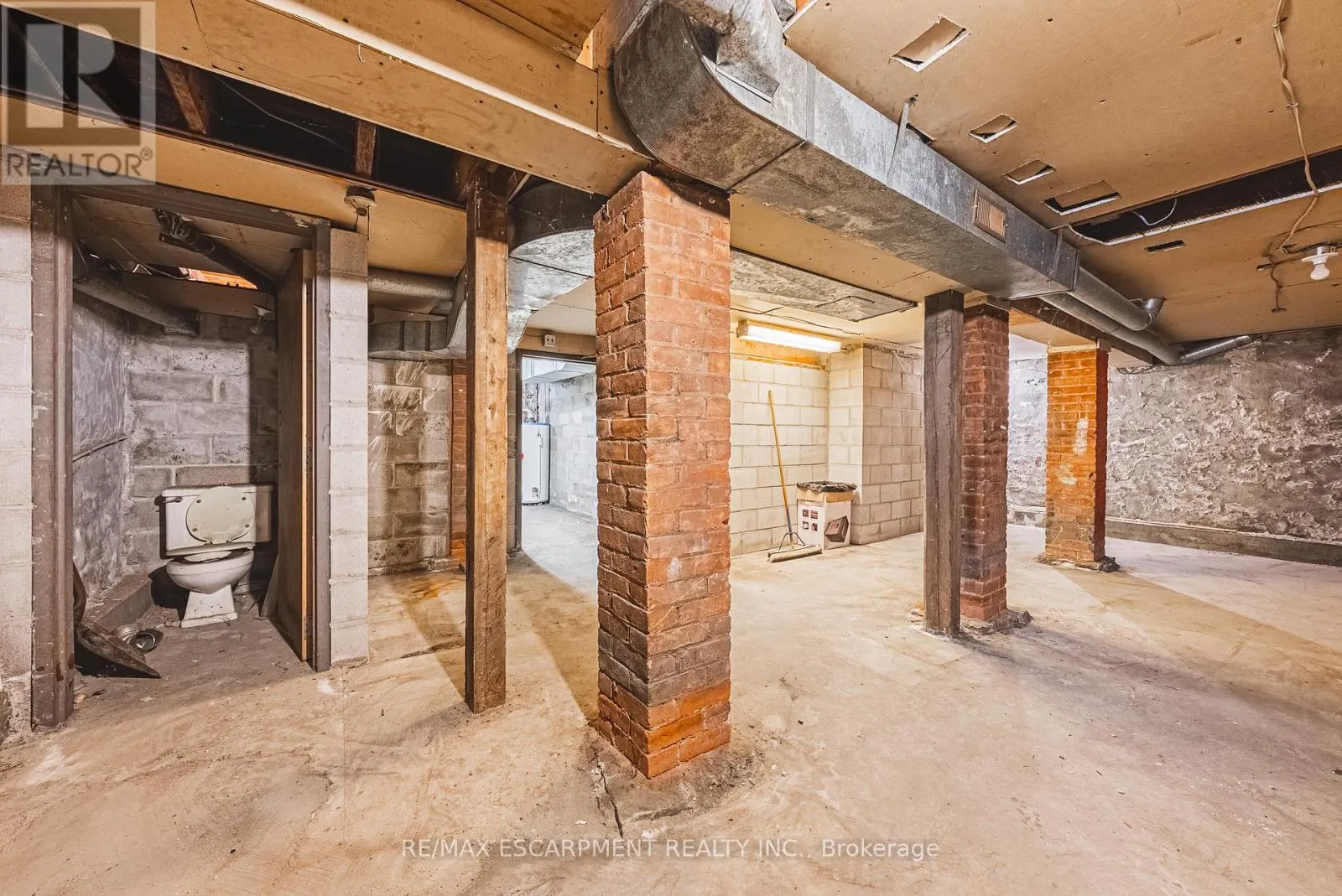 120 CATHARINE STREET S