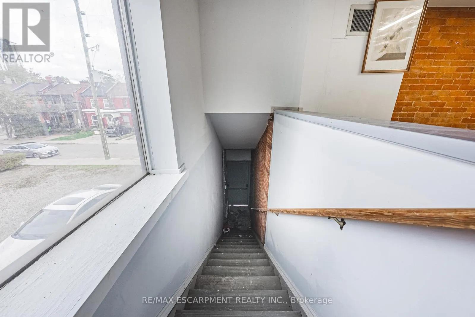 120 CATHARINE STREET S