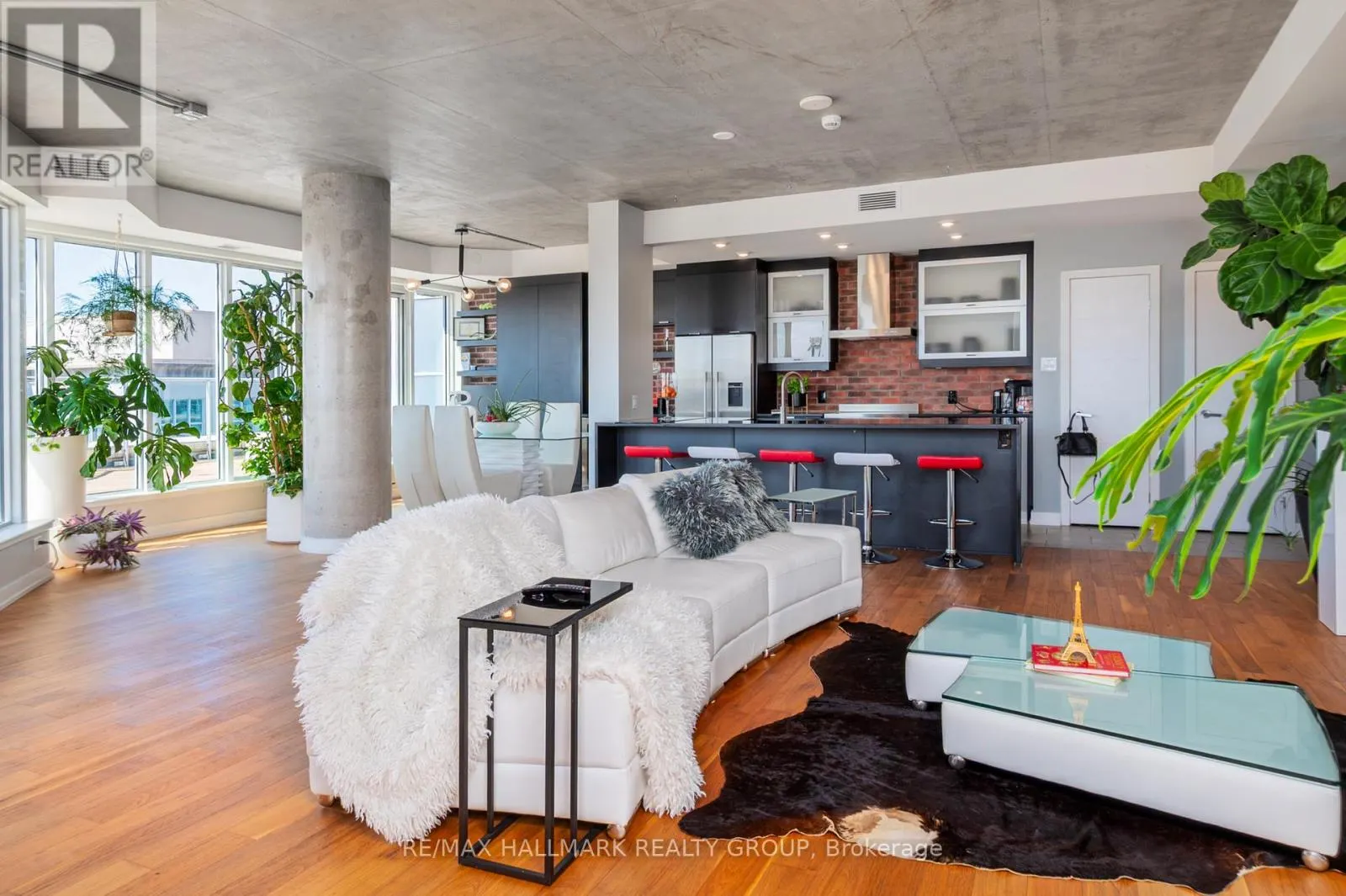 2701 - 195 BESSERER STREET