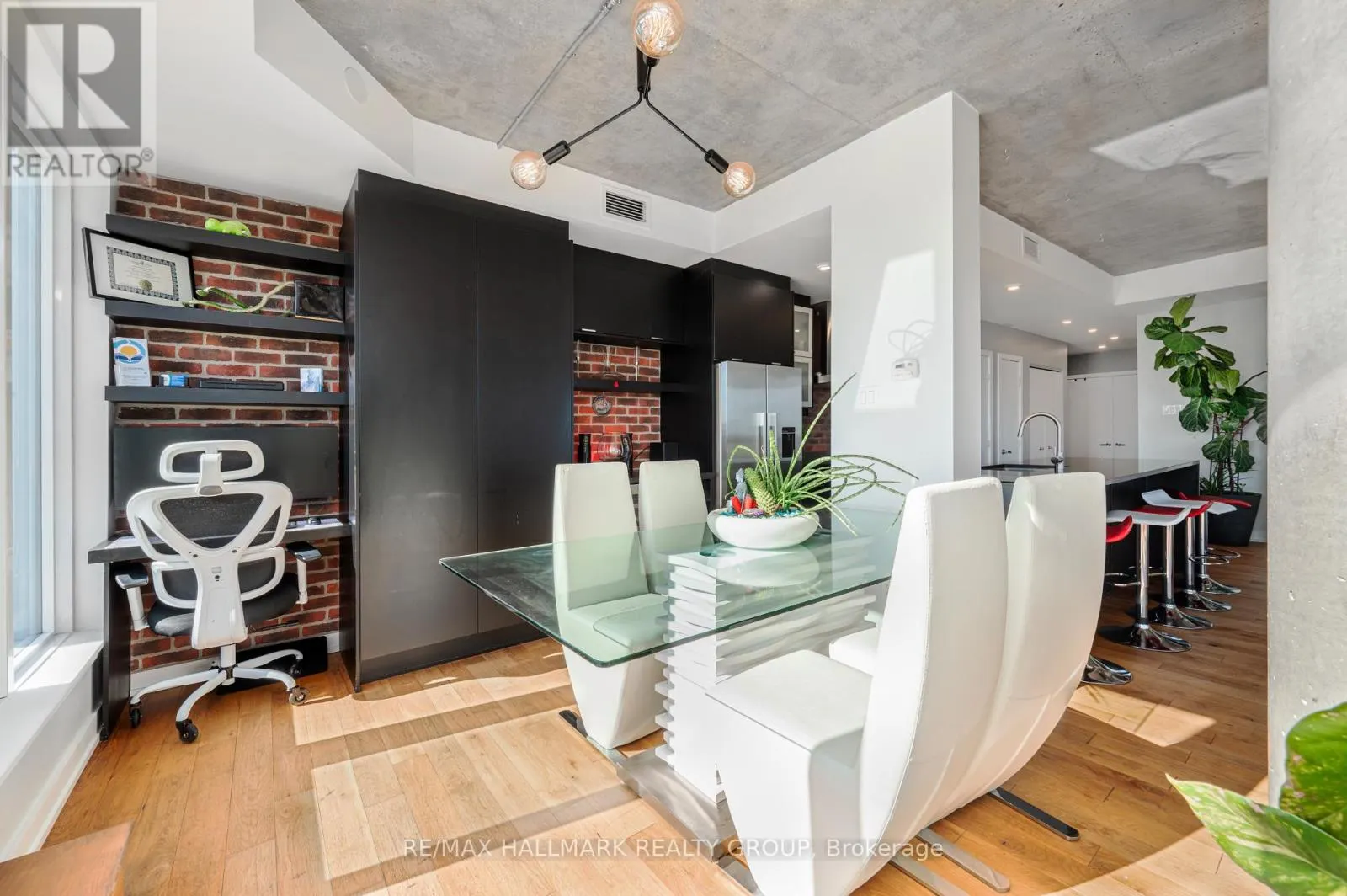 2701 - 195 BESSERER STREET