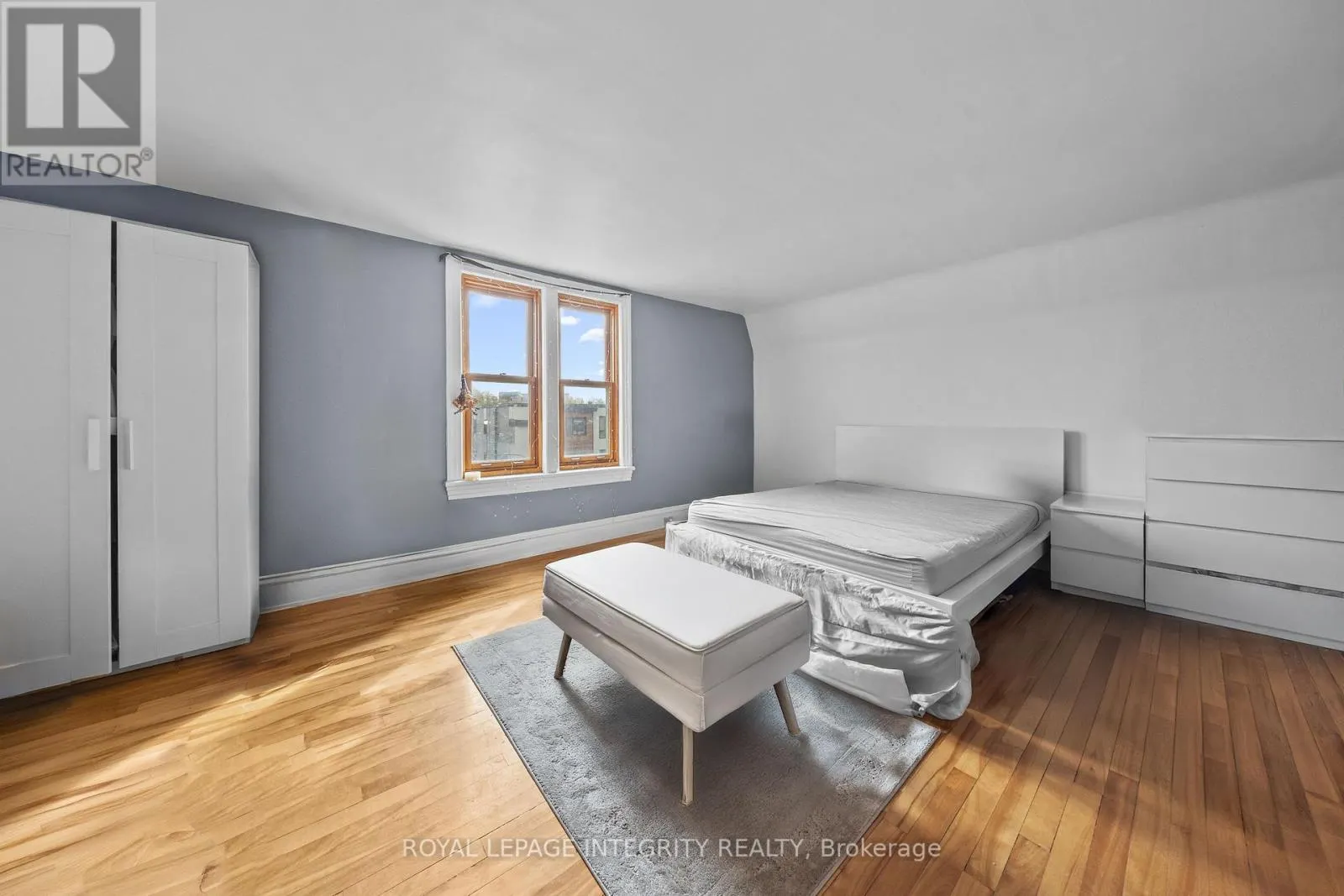 279 SOMERSET STREET E