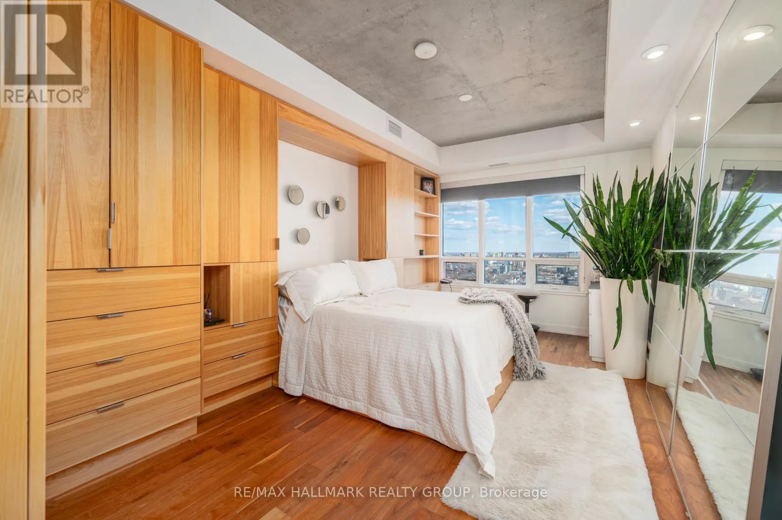 2701 - 195 BESSERER STREET