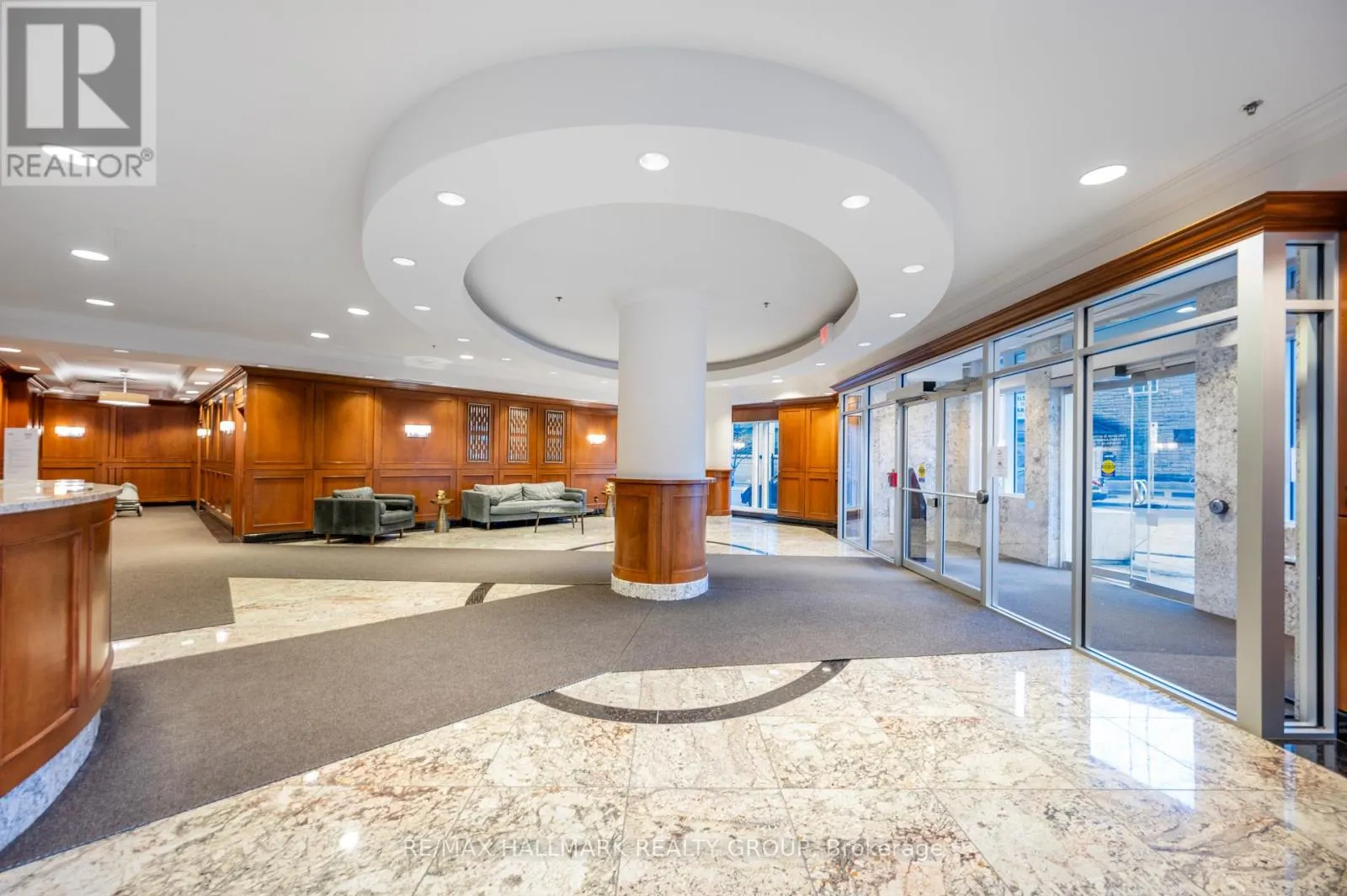 2701 - 195 BESSERER STREET