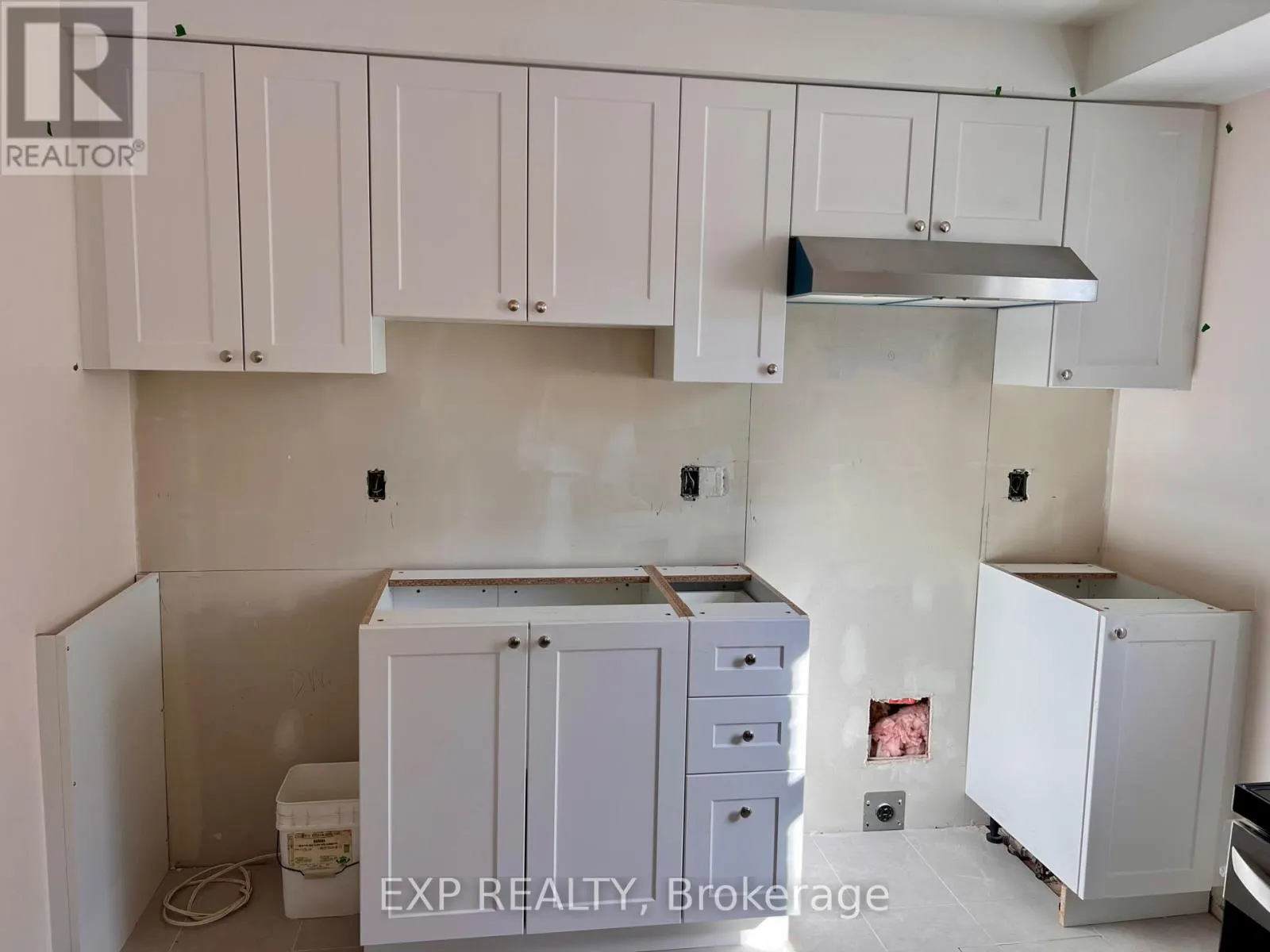 2 - 75 HOLLAND AVENUE