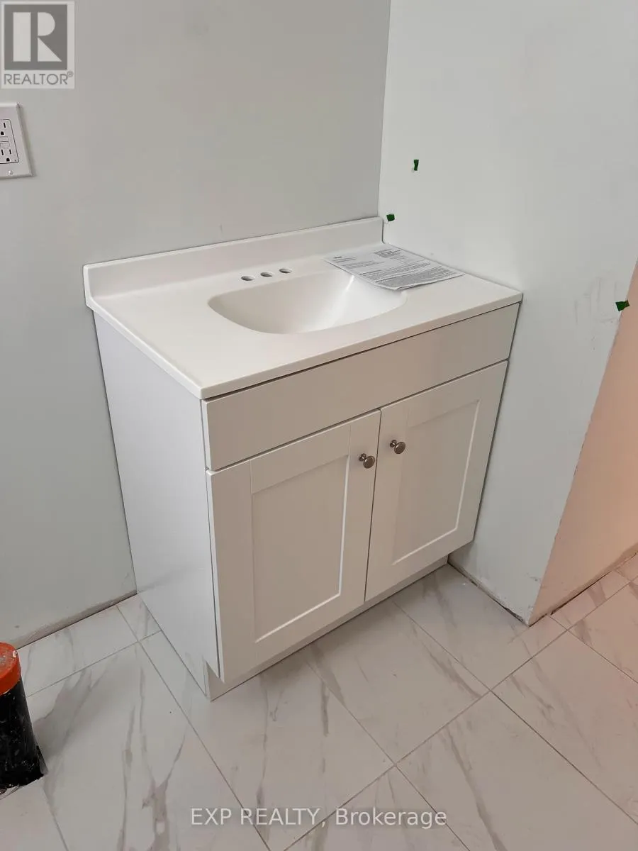 2 - 75 HOLLAND AVENUE