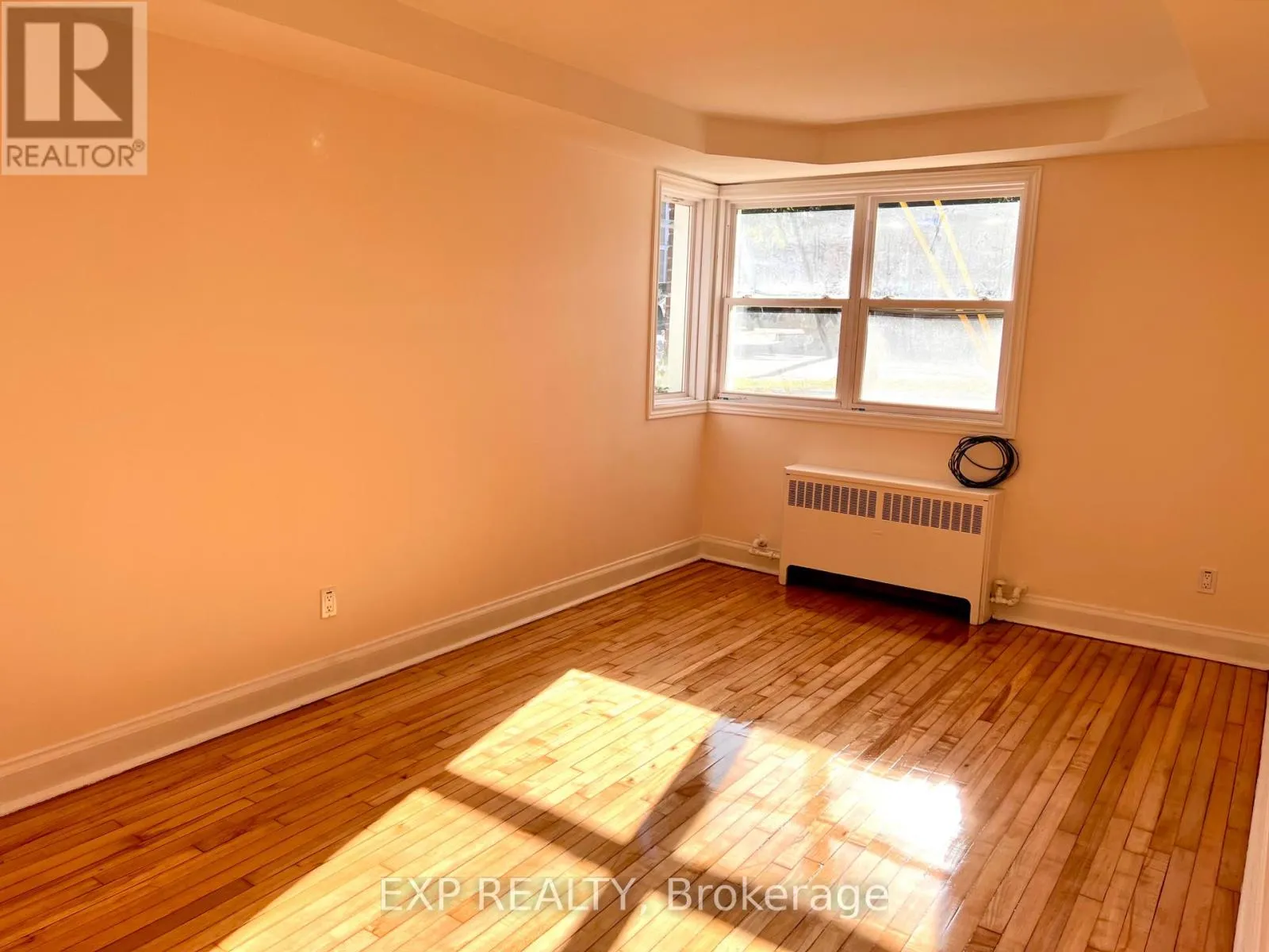 2 - 75 HOLLAND AVENUE