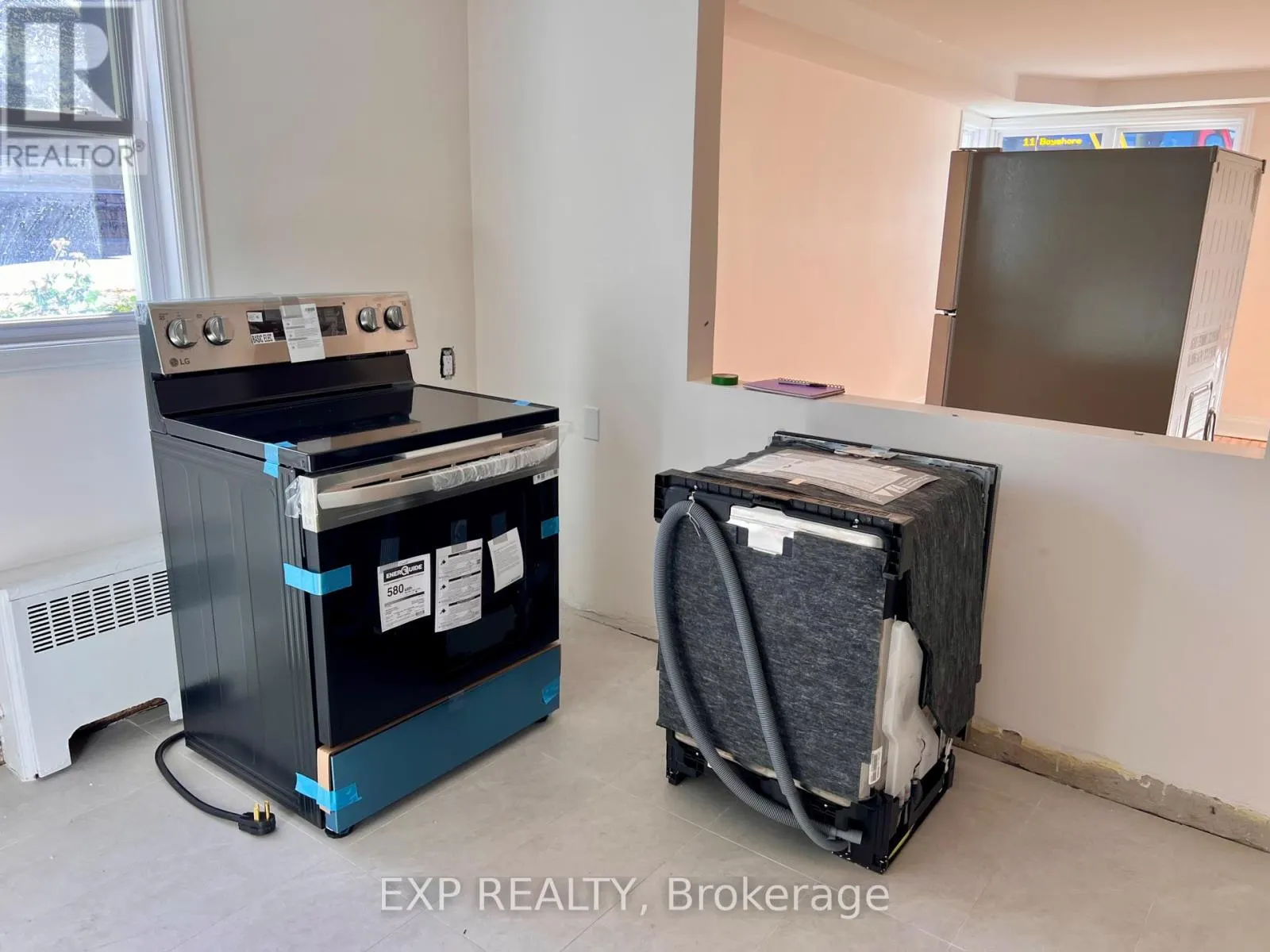 2 - 75 HOLLAND AVENUE