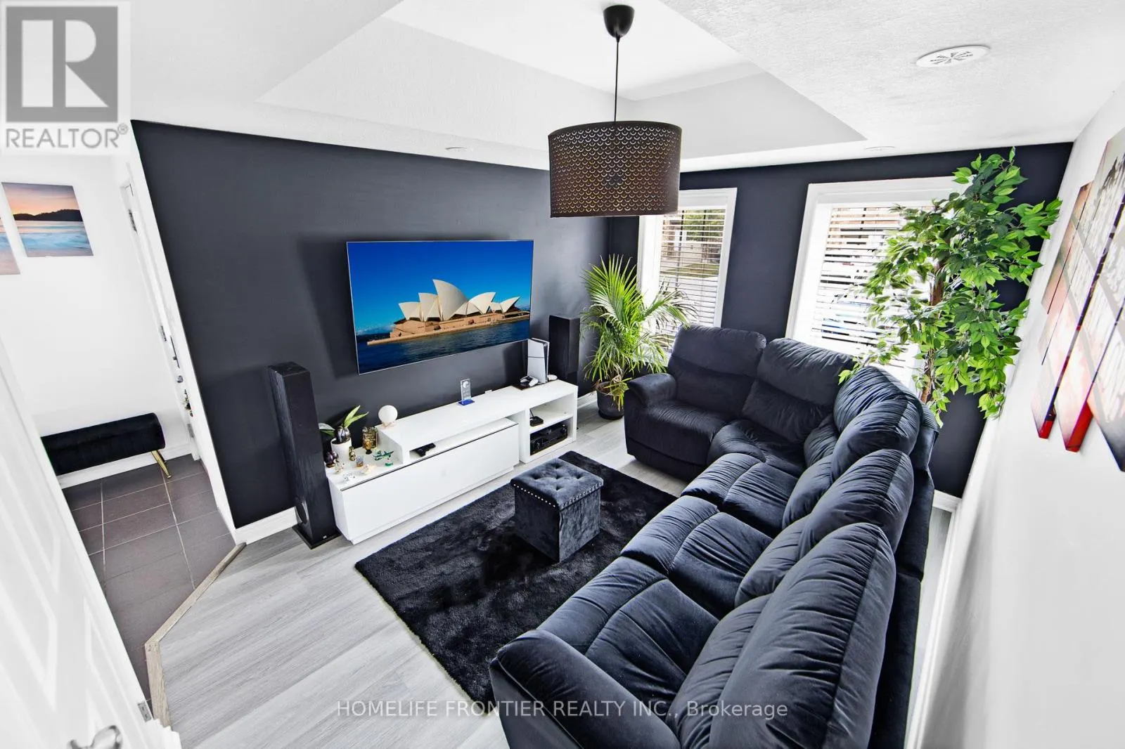 32 - 39 KAY CRESCENT