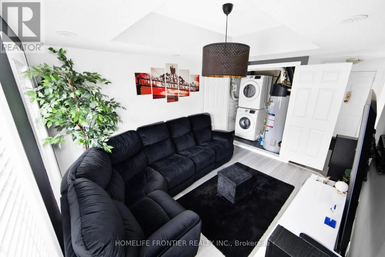 32 - 39 KAY CRESCENT