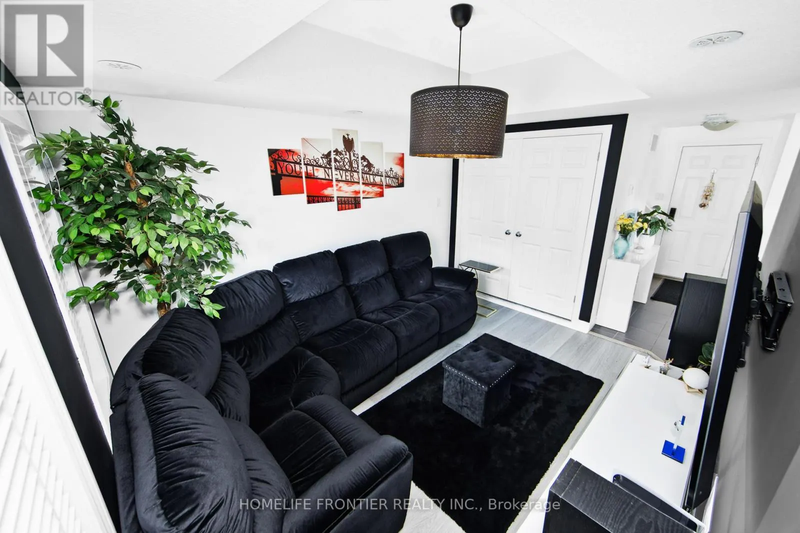 32 - 39 KAY CRESCENT