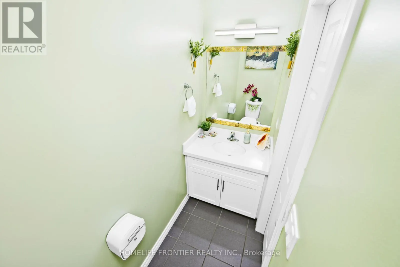 32 - 39 KAY CRESCENT