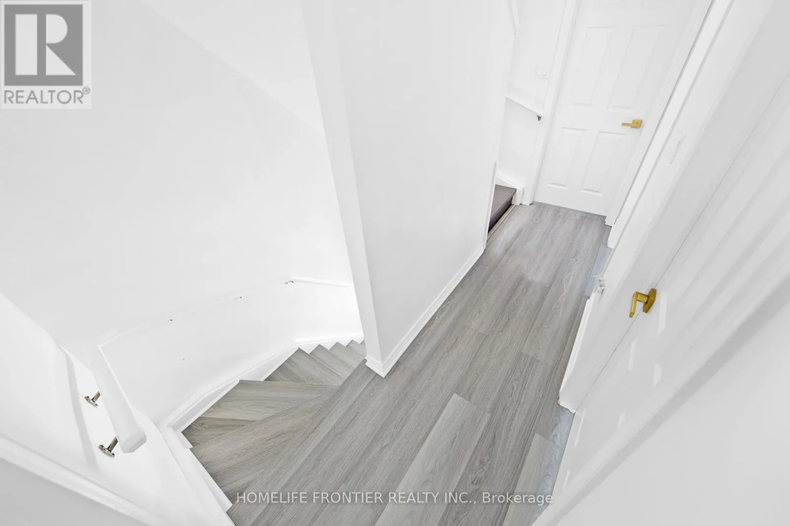 32 - 39 KAY CRESCENT