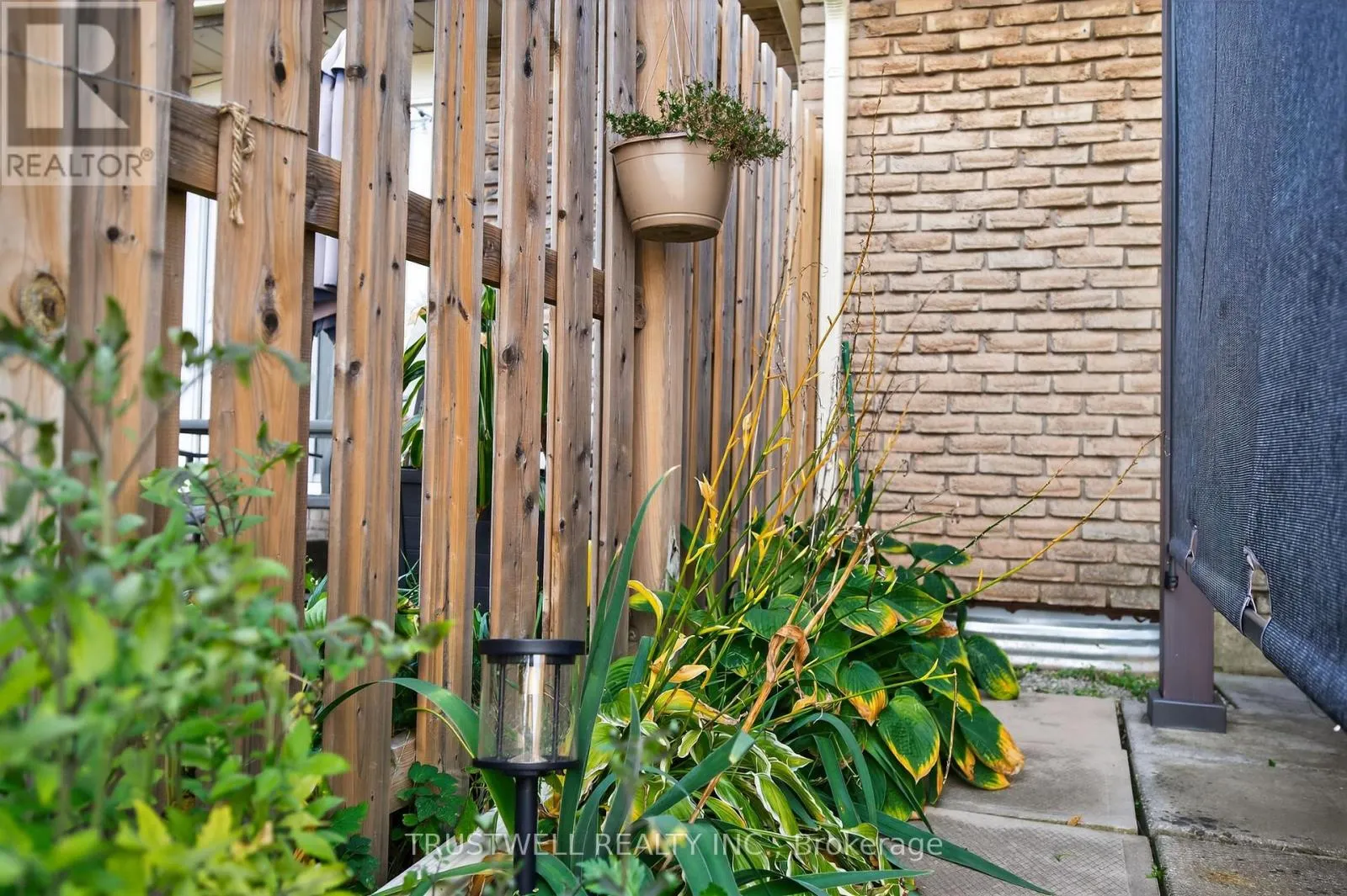 26 - 131 ROCKWOOD AVENUE