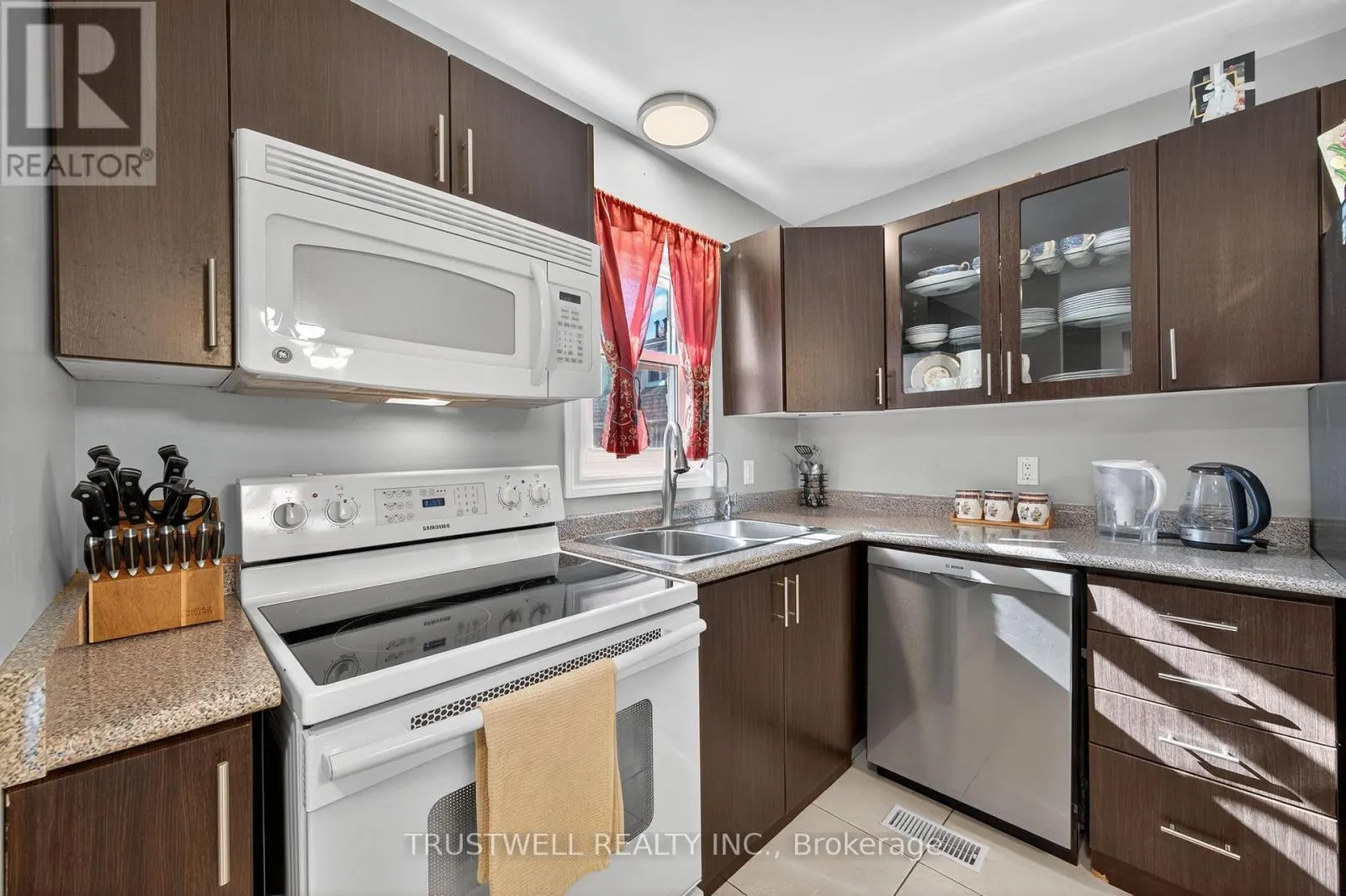 26 - 131 ROCKWOOD AVENUE