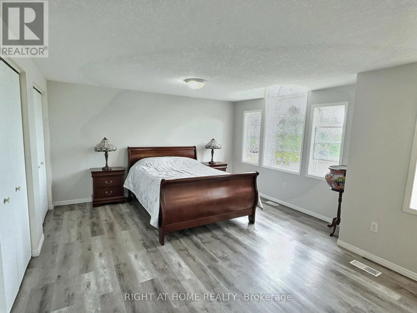 385 HAVENDALE CRESCENT