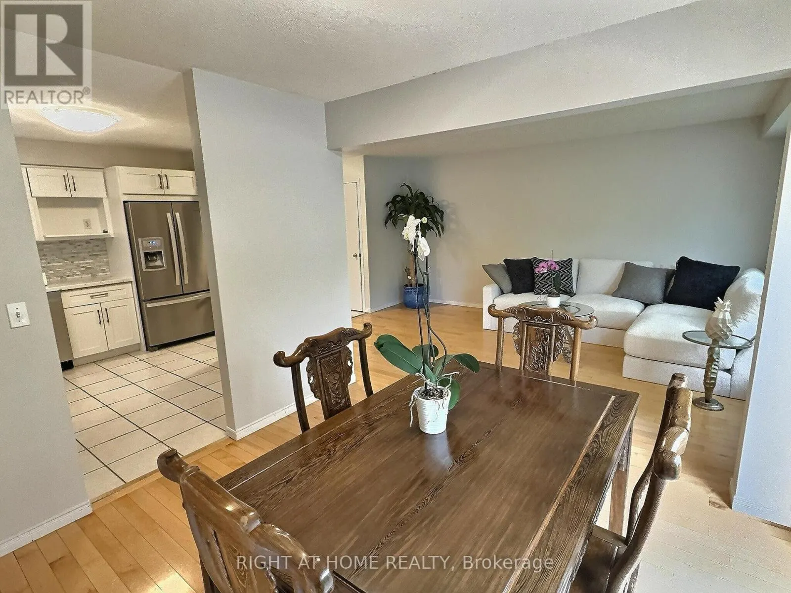 385 HAVENDALE CRESCENT