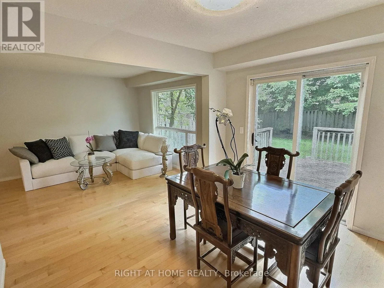 385 HAVENDALE CRESCENT