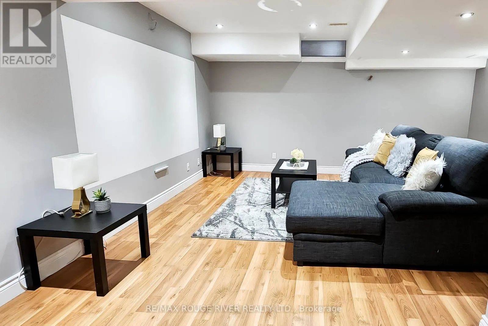 74 MEADOW WOOD CRESCENT