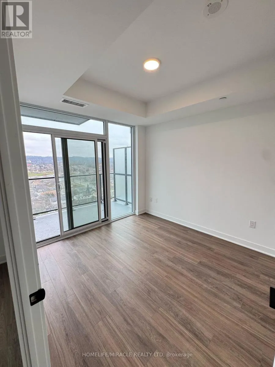 1219 - 2782 BARTON STREET E