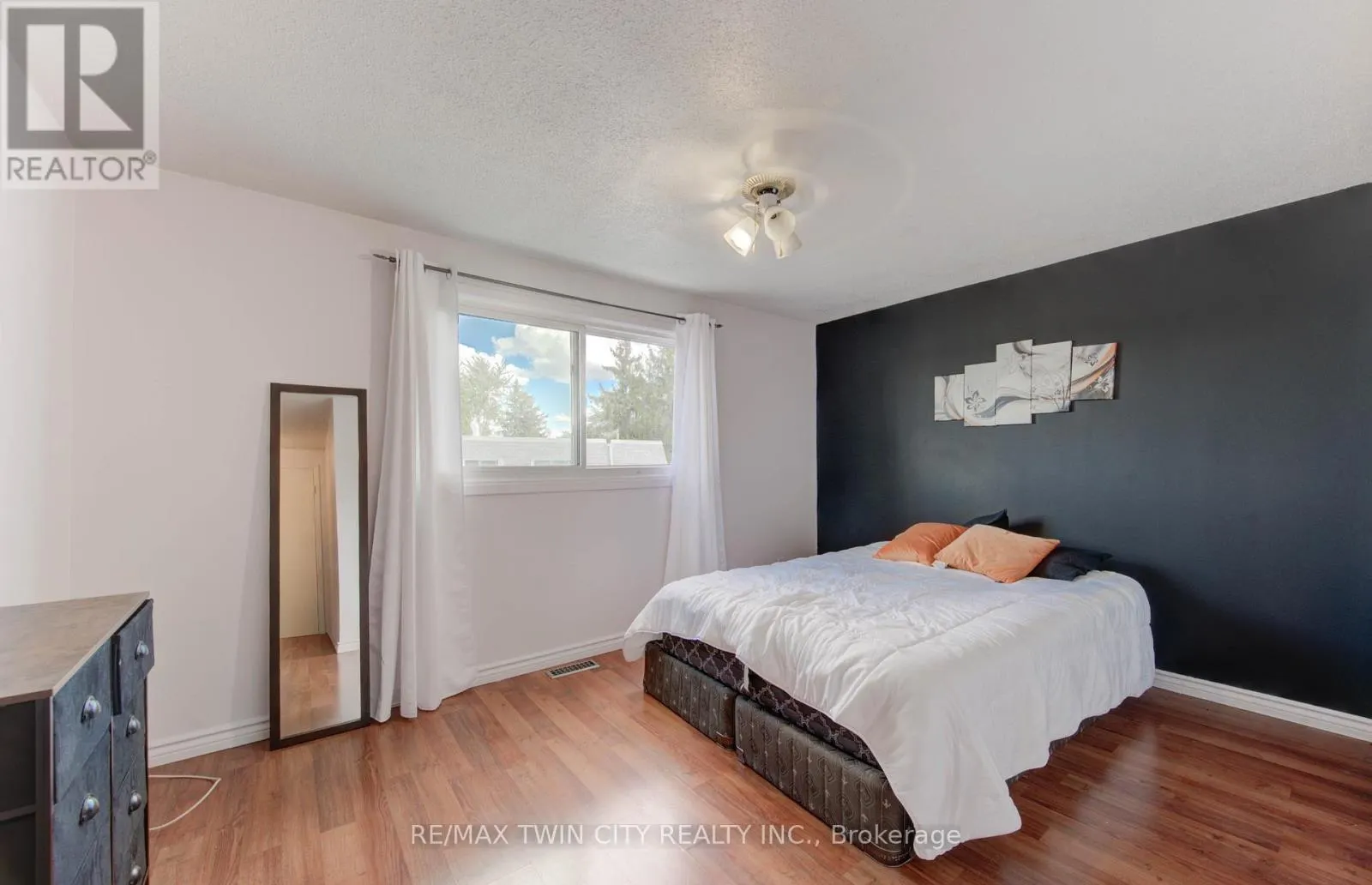 47 - 14 WILLIAMSBURG ROAD