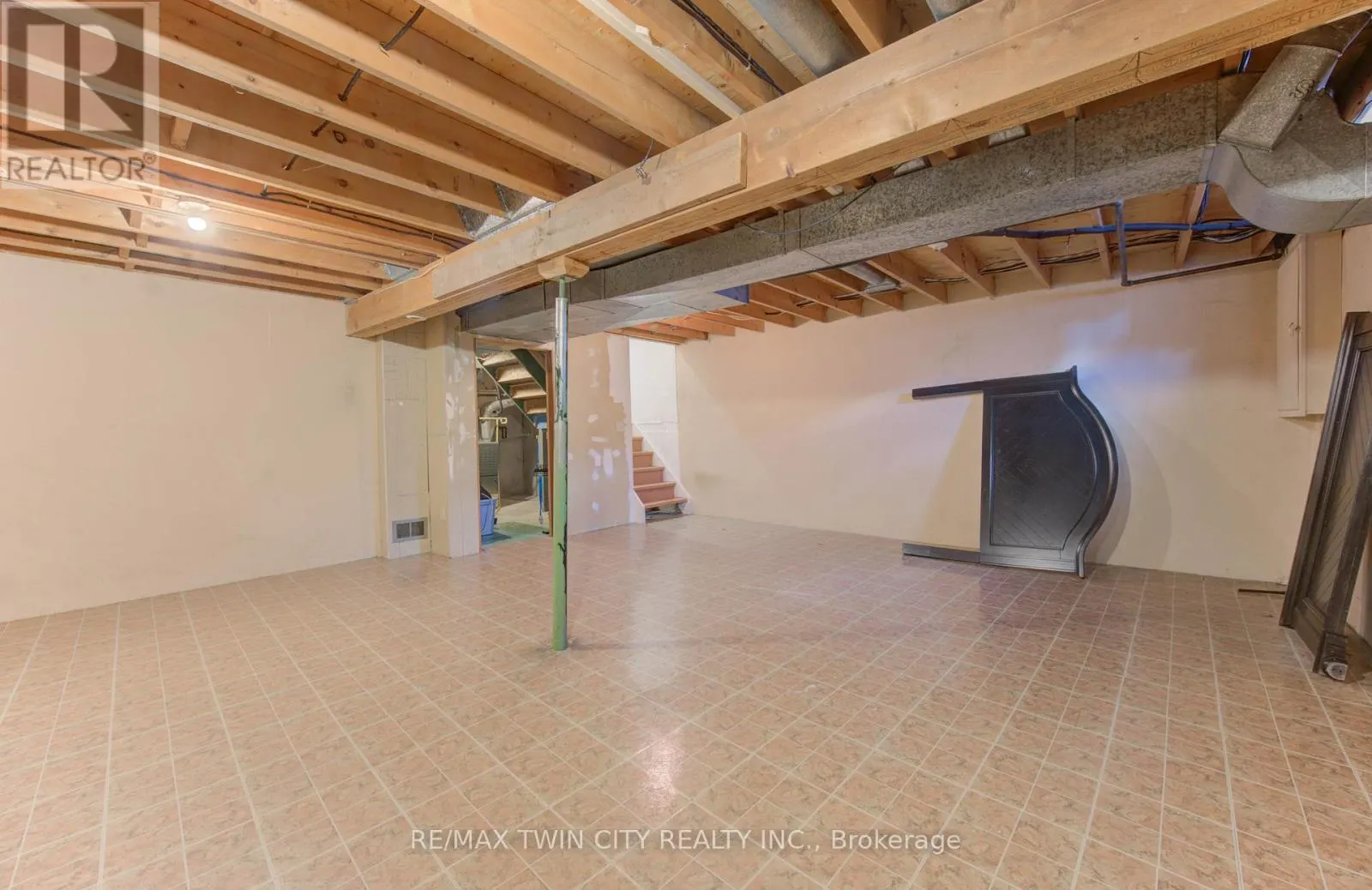 47 - 14 WILLIAMSBURG ROAD