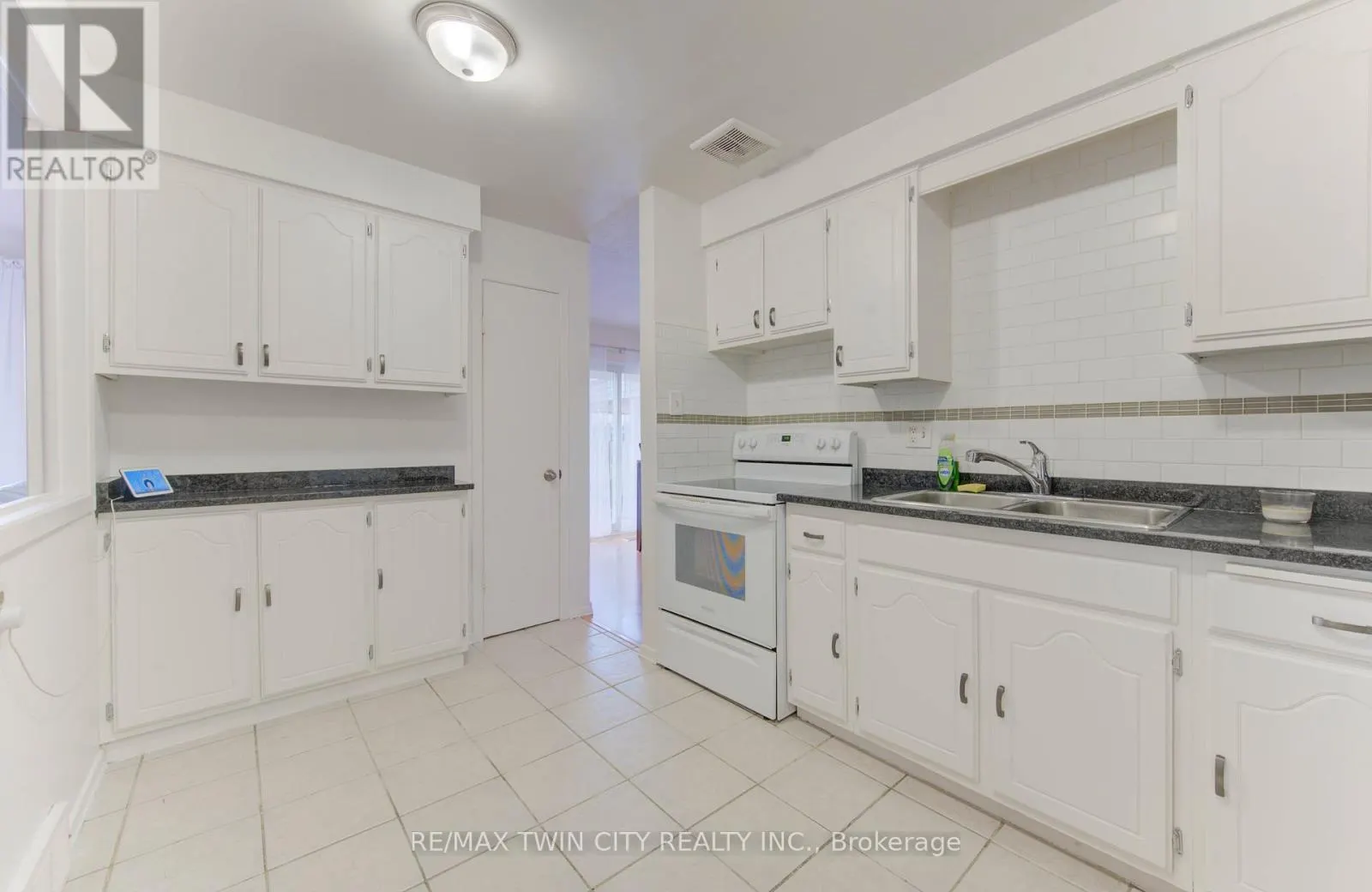 47 - 14 WILLIAMSBURG ROAD