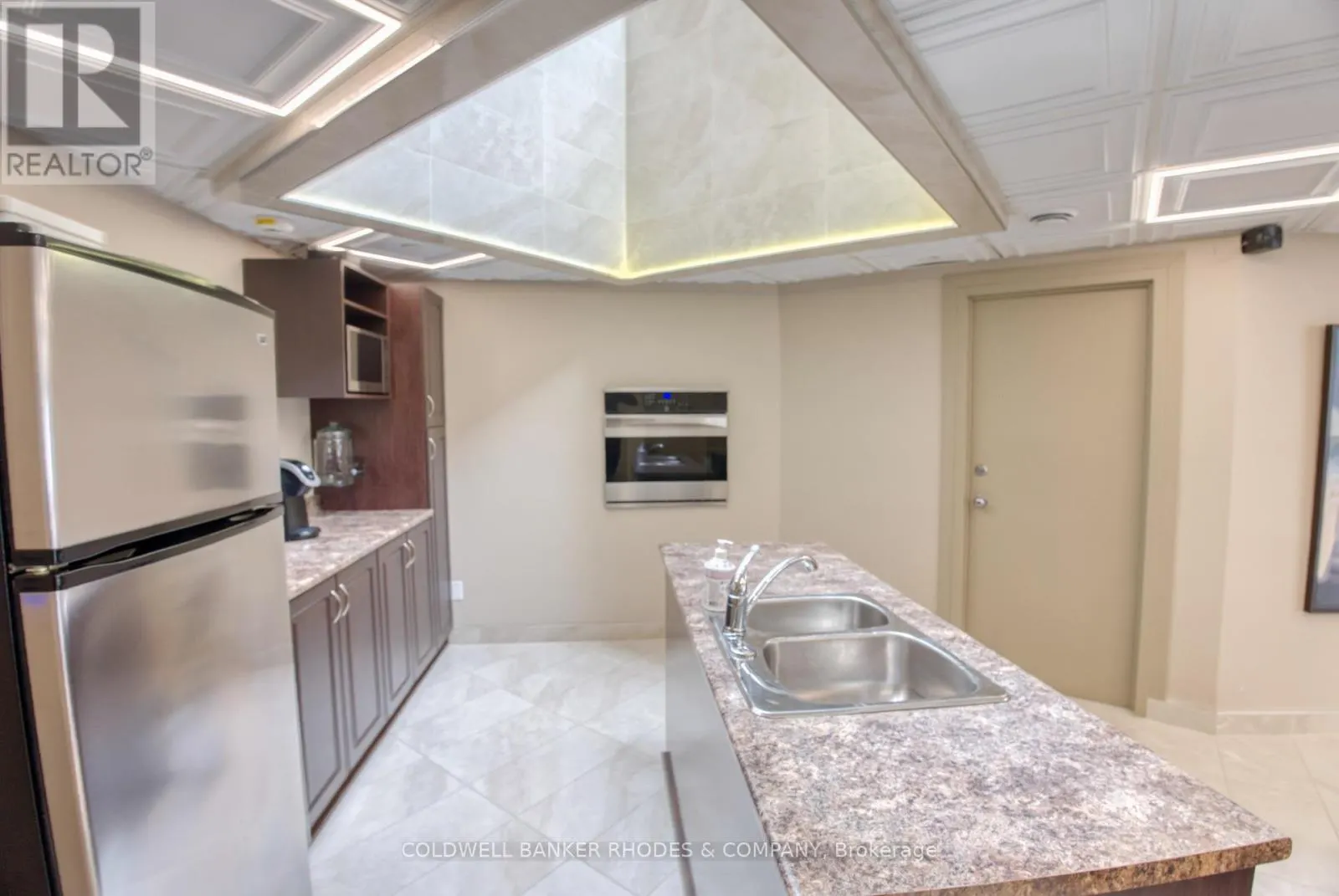 1105 - 556 LAURIER AVENUE W