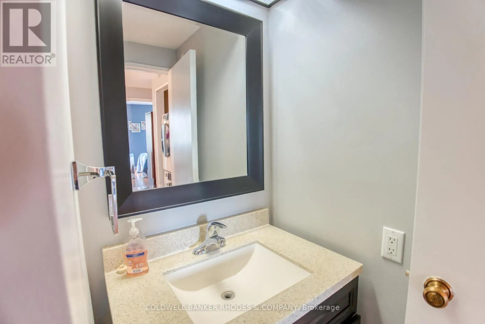 1105 - 556 LAURIER AVENUE W